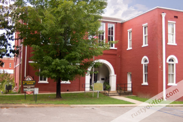 photo of old courthouse