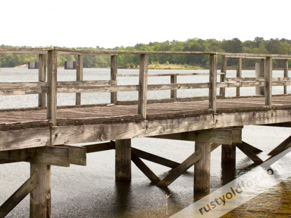 photo of bay springs lake pier