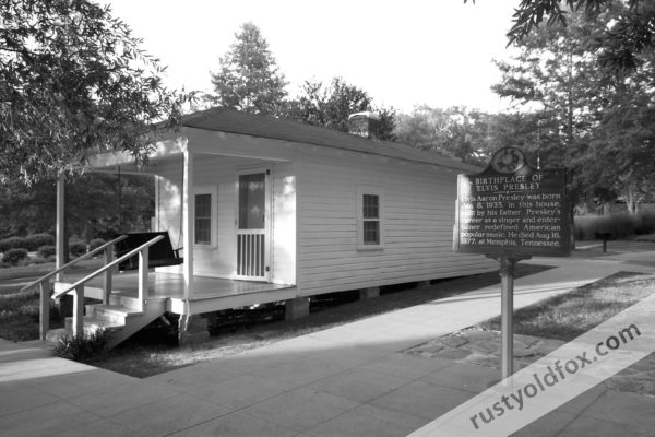 photo of elvis birthplace