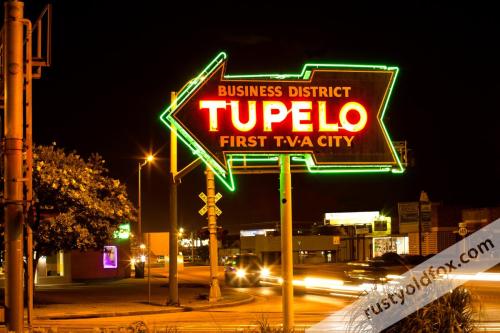 photo of tupelo arrow sign